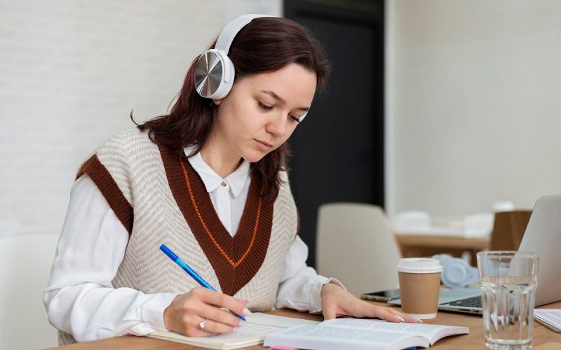 Xây dựng lộ trình luyện nghe tiếng Anh hằng ngày theo trình độ
